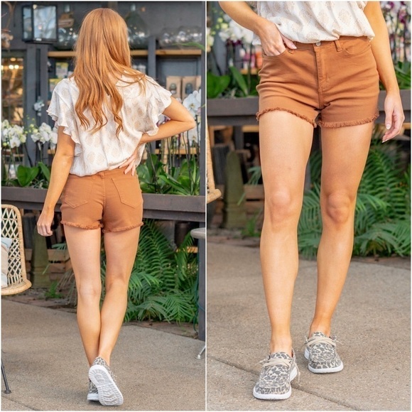 NWT L'AGENCE Camel Distressed‎ Denim Mid Rise Raw Hem Cutoff Jean Shorts 25 - Picture 3 of 7